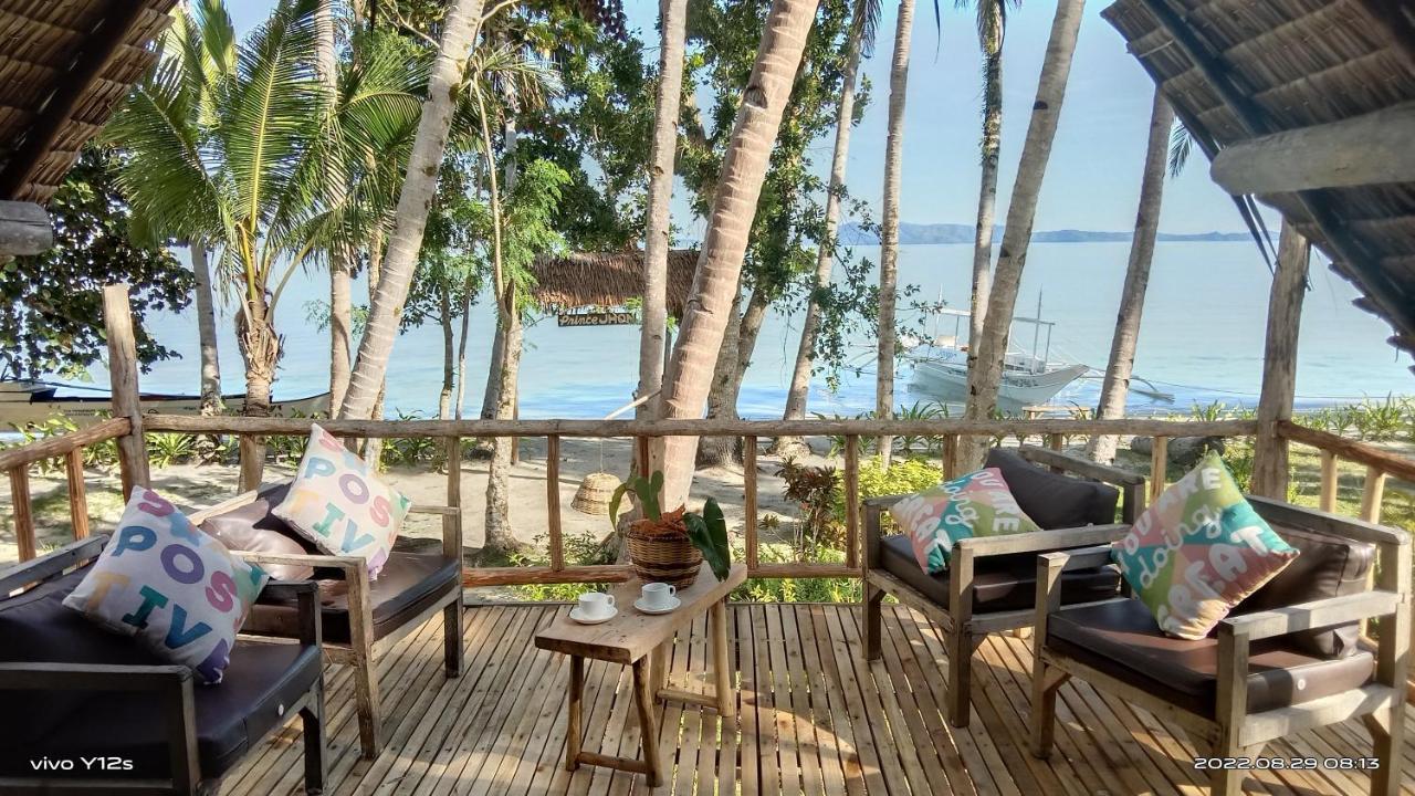 Inn John Beachfront Eco And Restaurant