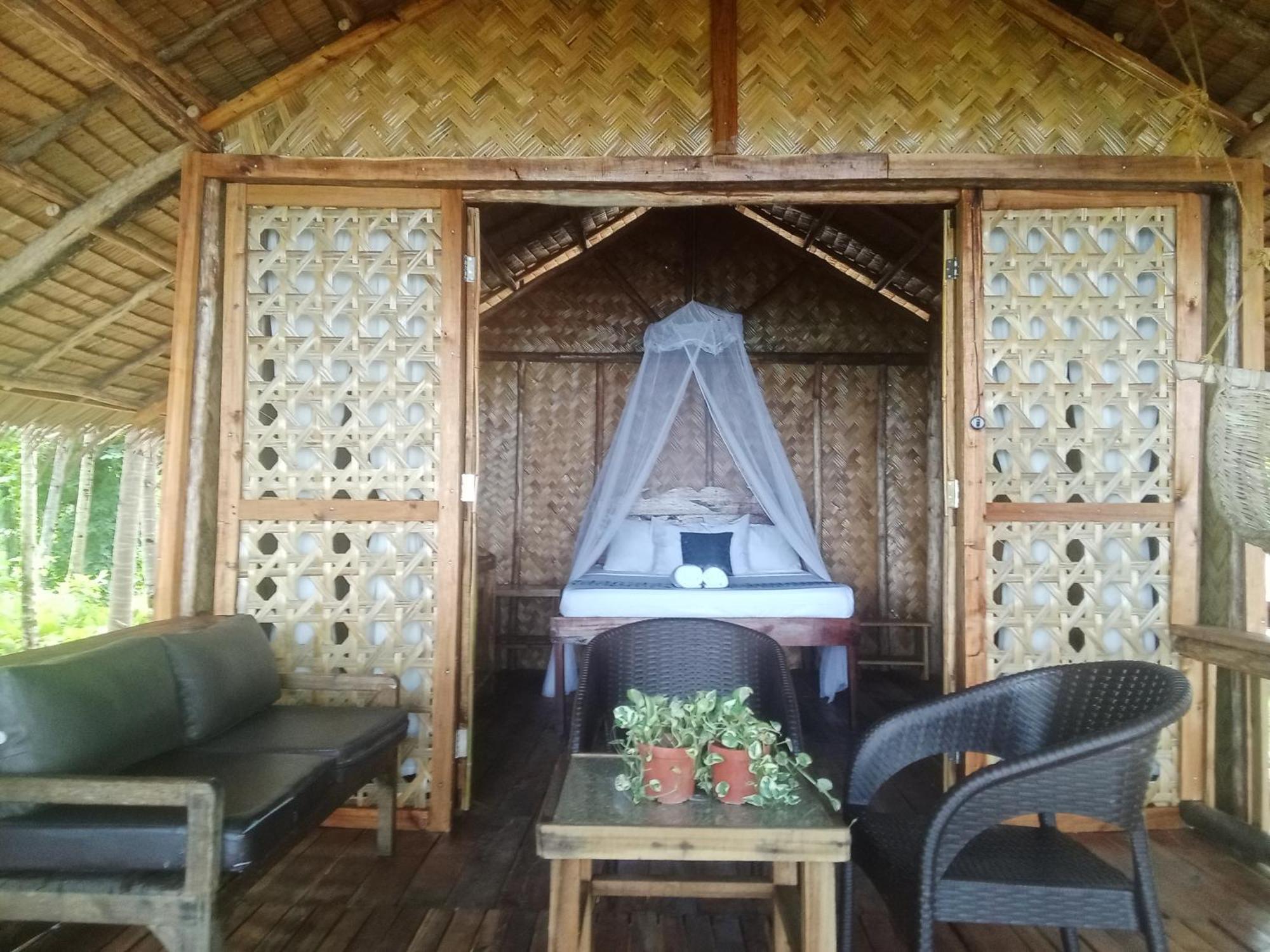 John Beachfront Eco And Restaurant Inn *