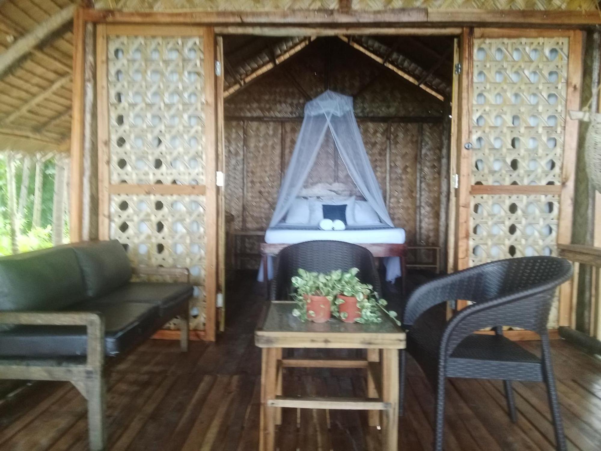 John Beachfront Eco And Restaurant *