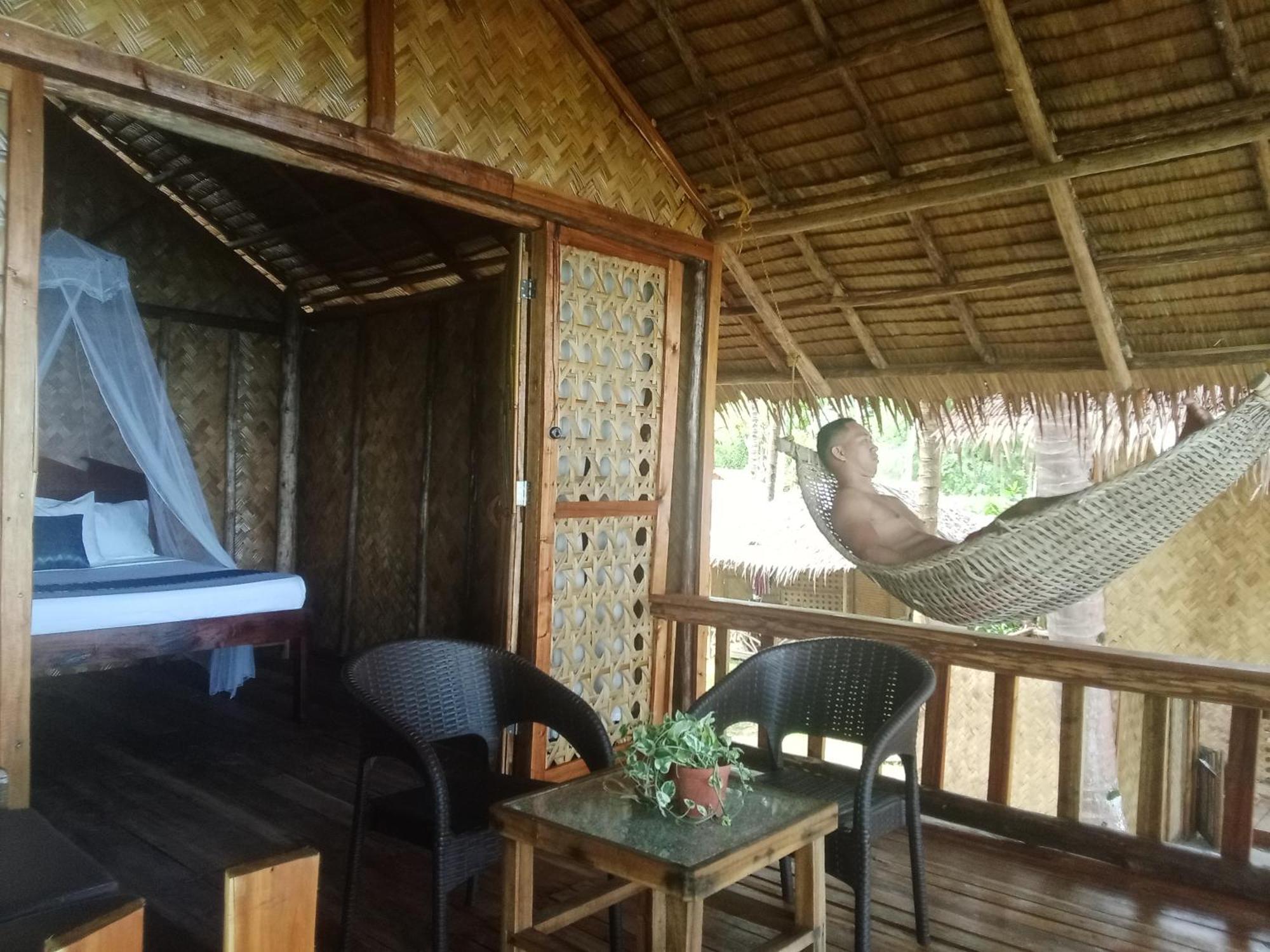 Inn John Beachfront Eco And Restaurant