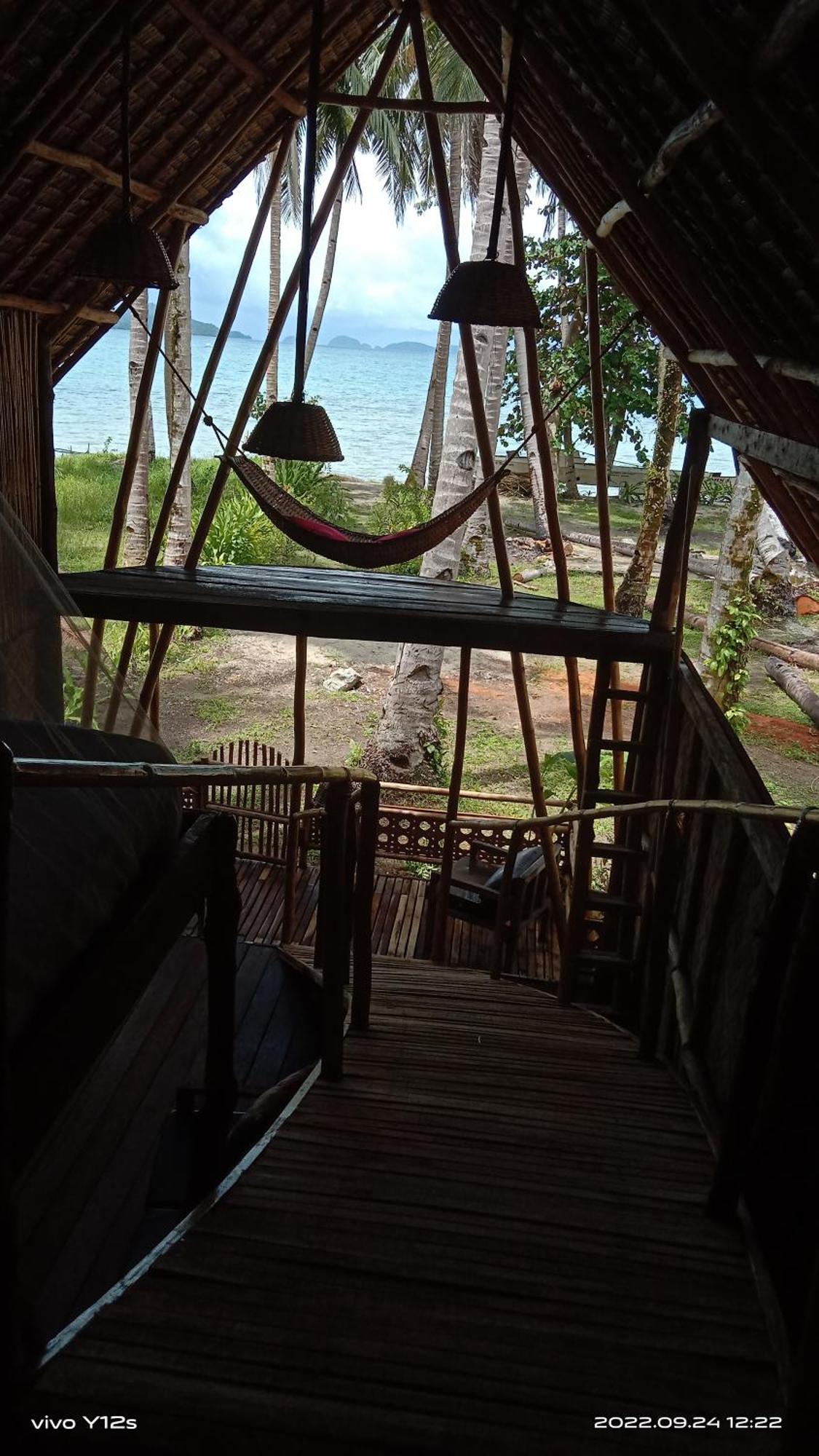 John Beachfront Eco And Restaurant Inn *